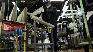 Japan Manufacturers' Mood Hits Near 5-y High on Chip Demand