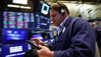 Wall St Closes Slightly Down on Renewed US-Iran Tensions