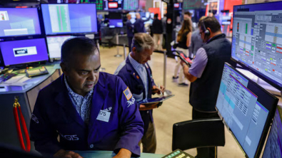 S&P 500 Ends Lower as Investors Weigh Data, Mideast Tensions