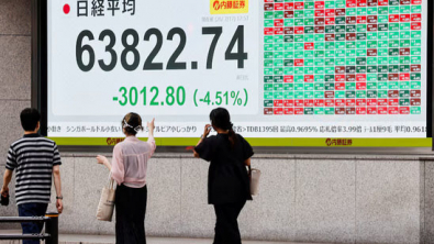 Stocks Sink as Chip Rout Deepens, Oil Set for Weekly Gain