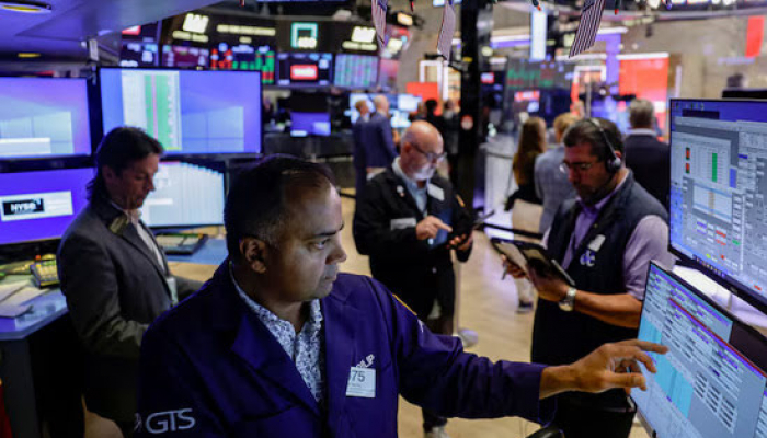 Wall Street Ends Down as Expectations of Hormuz Deal Fade