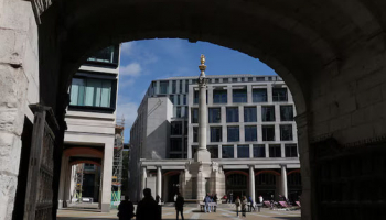FTSE 100 Hits Two-Week Low as banks, Oil Majors Slide