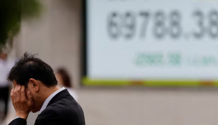 Asian Stocks Break Records; Dollar Drops, Gold and Yen Rise