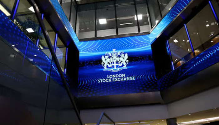 Britain's FTSE 100 Slips as Banks, Energy Stocks Slide
