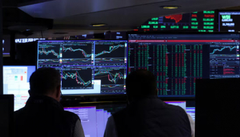Wall St Ends Mixed, Trade Choppy on Fed's Rate Cut, Outlook