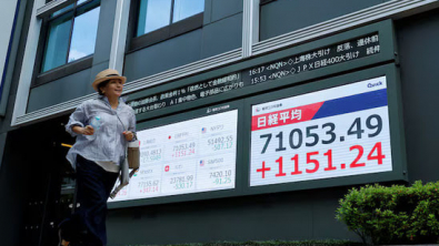 Stocks Dip on US-Iran Talk Delay; Yen near 40-Year Low