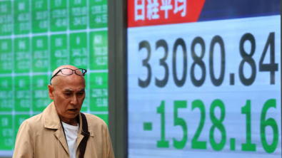 Stocks Crumble, US Jobs Fail to Provide Clarity on Fed Outlook; Tech Hammered