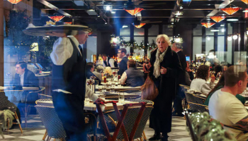 US Services Sector Hits 3-1/2-yr High, Risks Loom from Middle East War