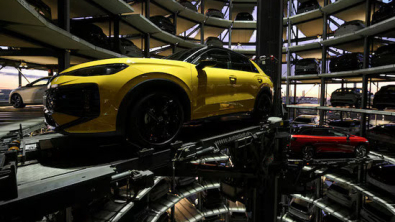 VW Shares Jump to Top of Germany's DAX after Upbeat Automotive Cash Flow