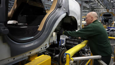 UK Factory Confidence Plunges as Costs Jump: CBI Report