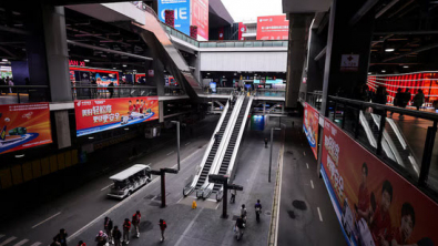 China's 2025 Record Export Surge Expected to Slow in Dec