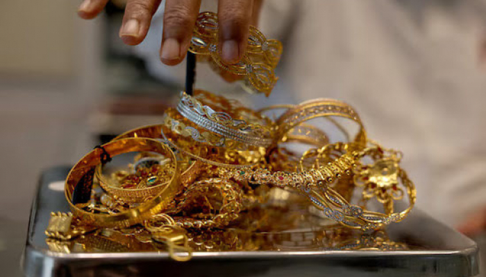 Markets Eye Fed Rate Cut as Gold Stays near all-Time High