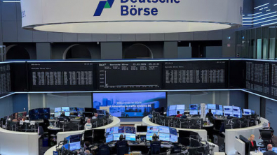 Europe Shares Fall, Eye Weekly Loss on Mideast Worries