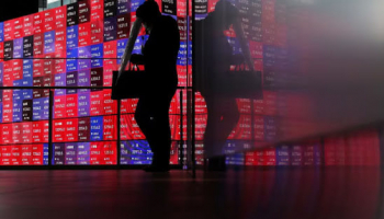 Shares Skid in Asia as Oil Climbs, Rate Hikes Loom