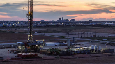 Oil Holds Steady after 1-mth Low on High Supply Expectations