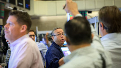Wall Street Dips on Tech Earnings and Rising Oil