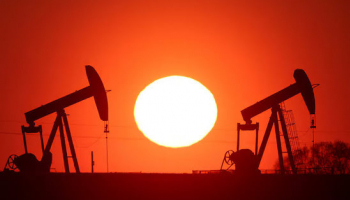Oil Extends Fall as Market Shrugs Off US Iran Sanctions