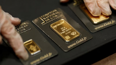 Gold Hits 2-Month Low as War Inflation Fuels Rate Bets
