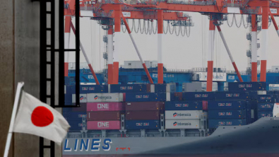 Japan Exports Rise on Weak Yen, AI; Volumes Soft