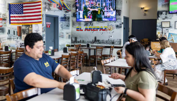 US Restaurant Sales Drop as Iran War Pushes Gasoline Prices Higher