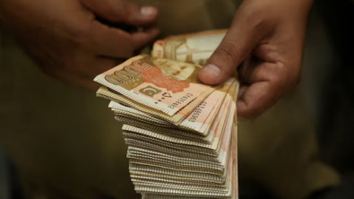 Unexpected Repayment of $3.5B UAE Loan Puts Pressure on Pakistani Economy