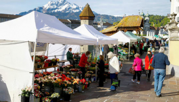 Swiss Inflation Turns Negative, Raising Likelihood of Negative Interest Rates