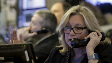 S&P 500, Nasdaq Fall as Communication Services, Tech Stocks Weigh