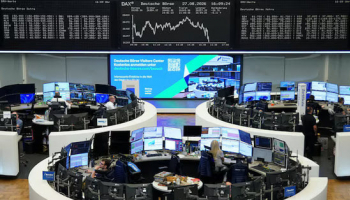 Europe Stocks Edge Lower as Oil Jumps; Monthly Gain in Sight