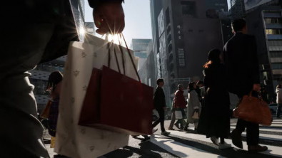 Japan's Consumer Mood Worsens as Iran War Clouds Chance for Apr Rate Hike