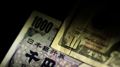 Japanese Yen, Euro Slide against Dollar on Fiscal Concerns