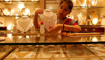 Gold Hits 2Week High on Fed Outlook, Mideast Focus
