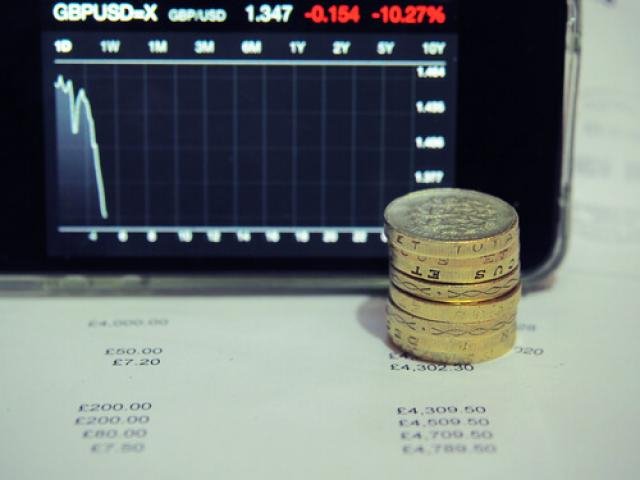 Pound knocked below 1.27 as Brexit fears mount