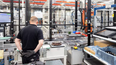 German Industrial Orders Fall Sharply over Large Contracts