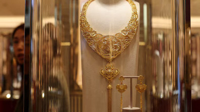 Gold Set for 3rd Weekly Fall on Hawkish US Fed, Elevated USD