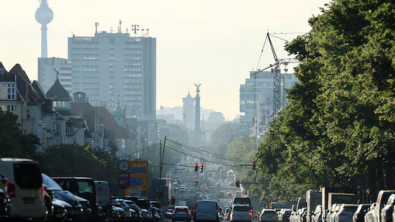 German Consumer Sentiment Slips on Inflation Fears, Survey