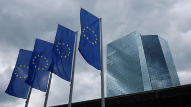 Euro Zone Wage Growth Slows, only Modest Uptick Seen