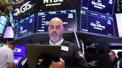 S&P, Nasdaq End on Subdued Note after Brief Dip on Latest Tariff Rumbling