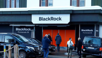 BlackRock Urges Investors to Spread Hedge Fund Bets amid Market Swings