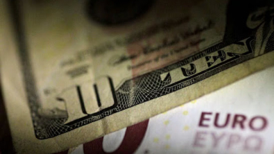 Euro Sags, Yen Jumps as Investors Bet on BOJ Shift