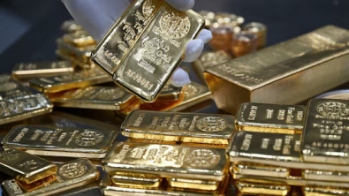 Gold near Two-Week Peak as Tepid US Data Fuels Fed Cut Bets