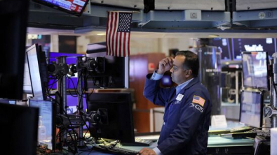 Wall St Staggers to Higher Close as Fed Rate Hike Looms