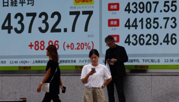 Nikkei Ends Lower on Yen Strength, Profit-Taking after Crossing 44,000