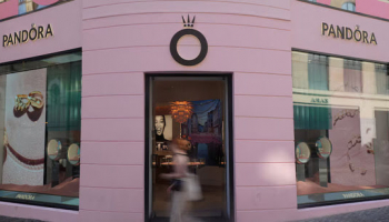 World's Biggest Jeweller Pandora Braces for Fierce Black Friday Competition