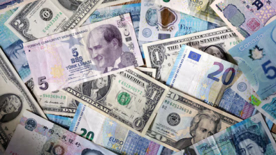 Euro Dips, Dollar Gains after Trump Threatens 30% Tariffs on EU, Mexico