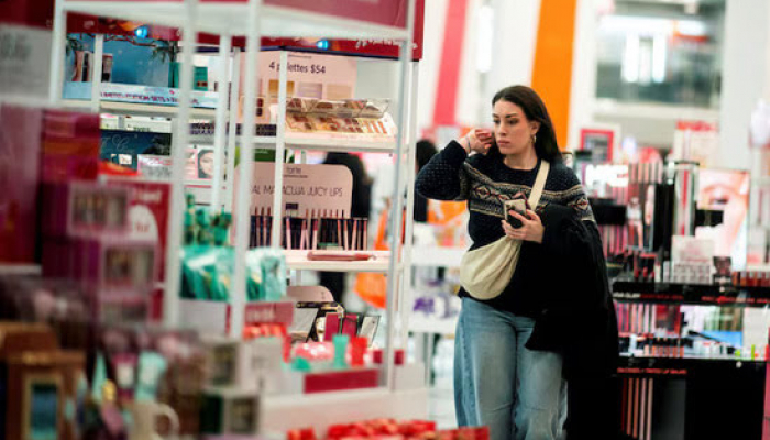 US Retail Sales Stall in Dec; Underlying Weakness Emerging