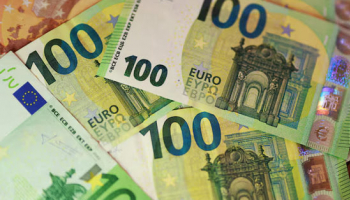 USD Hits Fresh 40yr High Versus JPY, Edges Down Against EUR