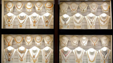 Gold Set for 2nd Weekly Loss on Reduced Rate Cut Bets, Higher USD, Yields