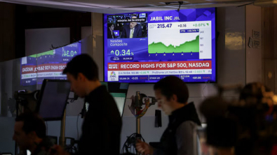 S&P 500, Nasdaq Hit Record on Renewed AI Bets, Rate-Cut Hope