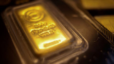 Gold Slips; US-Iran Tensions Lift Oil, Stoke Inflation Fears