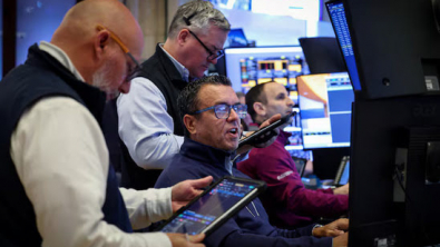 Wall Street Ends Higher as Traders Return to AI Stocks